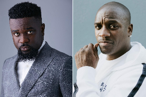 Ghanaian rapper, Sarkodie(L) and Akon(R)