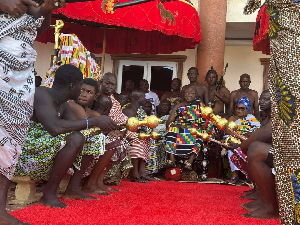 Barima Sarpong Tweneboa Kodua seated in state