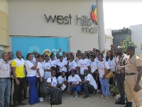 The teachers and officials of the mall in a group pose after the tour
