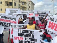 Ghanaians protested at the Nigerian High Commission in Accra