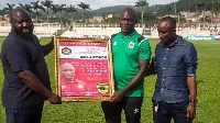 Issah Amadu being rewarded by some Kotoko fans