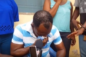 Agyemang Duah could not hold back his tears as he received the cash donation