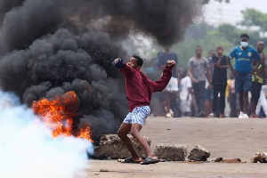 Protesters barricaded roads in Maputo