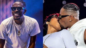 Shatta Wale shared passionate kisses with his 'two wives' at ShattaFest 2026