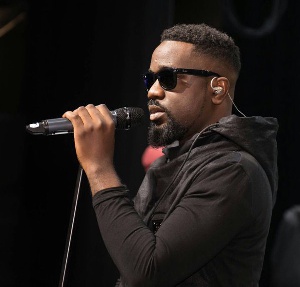 Sarkodie has called on road safety authority to ensure that all faulty roads are well constructed