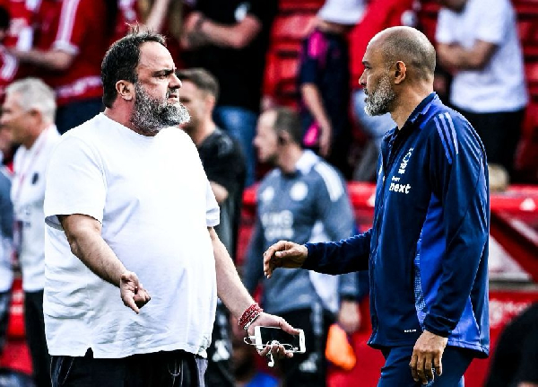 Evangelos Marinakis (L) and Nuno (R) arguing on the pitch