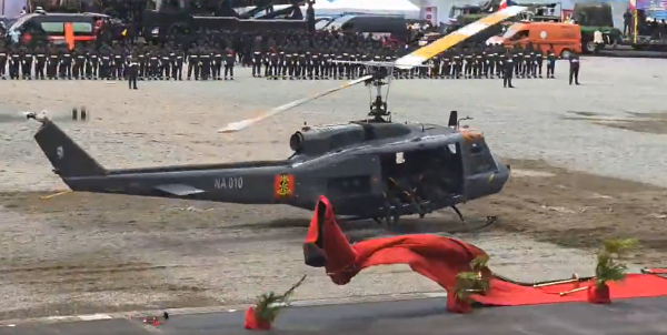 Watch two Nigerian Army helicopters make 'dangerous' landing during ...