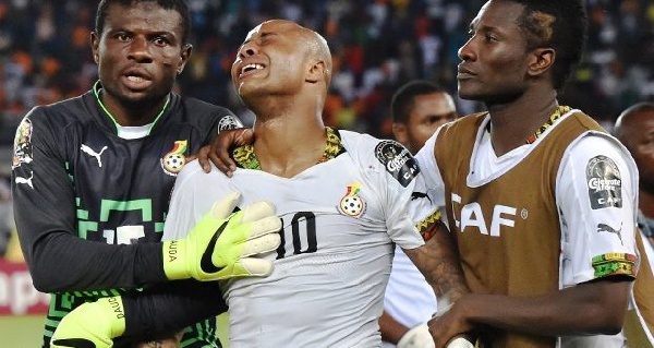 Asamoah Gyan and Fatau Dauda console Andre Ayew, after Ghana lost the finals of the 2015 AFCON