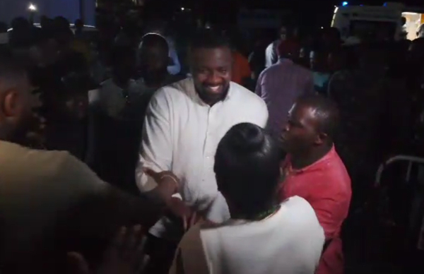 John Dumelo arrives at collation centre