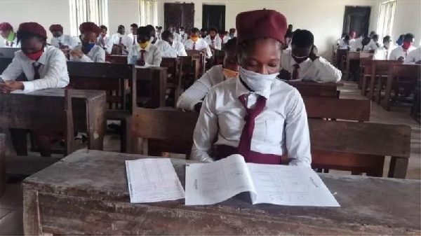 Candidates dey check WASSCE results for WAEC