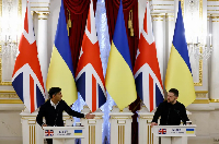 Ukrainian President Volodymyr Zelenskyy, right, and British Prime Minister Rishi Sunak