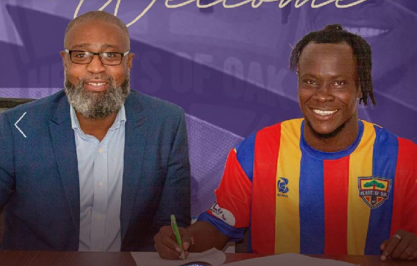 Kwabena Owusu [R] at the signing of his agreement