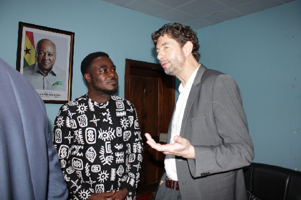 Dr Sodzi Sodzi-Tettey (L) CEO of the National Vaccine Institute