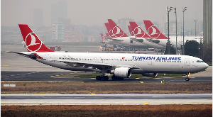 One Turkish Airlines pilot die afta im fall sick on im own flight