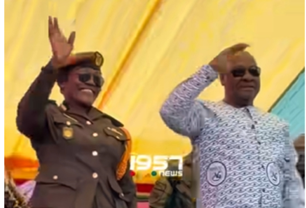 President Mahama’s (R) presence was seen as a morale boost for inmates