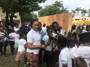 Second Lady, Mrs Samira Bawumia, Funny Face and the kids in a group photo