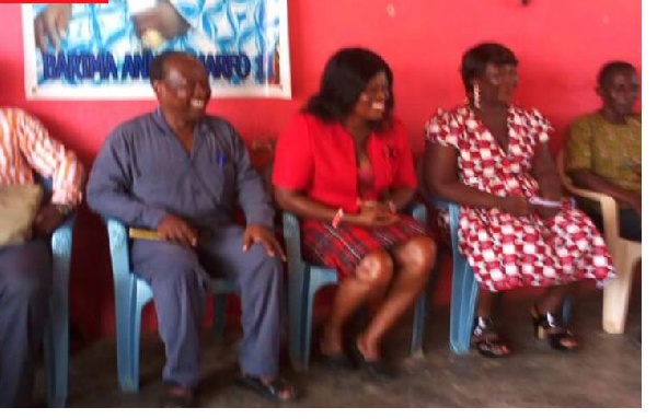 MCE with her entourage at Nankese chiefs palace