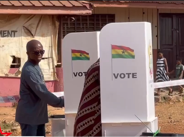 Member of Parliament for Nhyiaeso, Stephen Amoah seemingly stealing glances at a voter's ballot