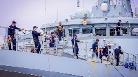 Officers on di HMS Trent warship