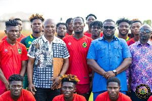 Richard Ofori Agyemang in a purple shirt with some members of Kotoko's team