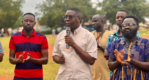 Dr Gideon Boako has donated GH¢20,000 to the Tano North Pragia Association