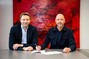 Simon Rolfes (L) and Erik ten Hag (R) during his unveiling