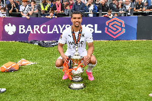 Kwesi Appiah posing with the Play Offs trophy