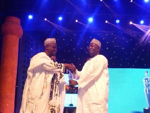 Dr Dawumia recieving his award at Ghana Muslims Achievers Awards