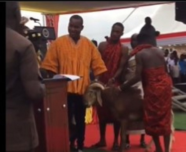 NPP Ashanti Regional Chairman Wontumi receiving the ram on behalf of President Akufo-Addo