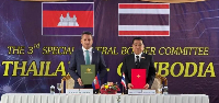 Cambodia's Defence Minister Tea Seiha (L) and Thailand's Defence Minister Natthaphon Narkphanit (R)