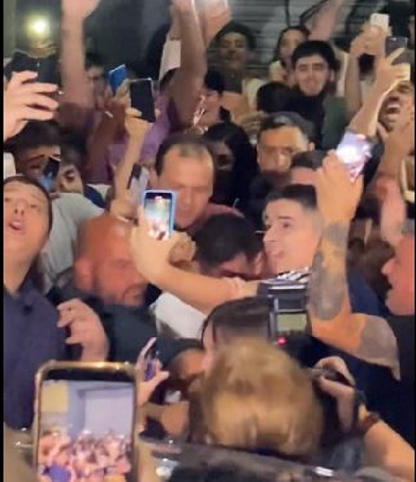 Lionel Messi mobbed by fans in Argentina