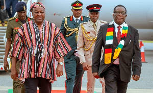 President Mahama welcomed President Emmerson Mnangagwa at the airport