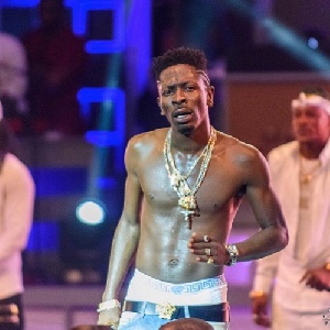 Shatta Wale gave his bodyguard a resounding slap at the S-Concert held at the Accra Sports Stadium