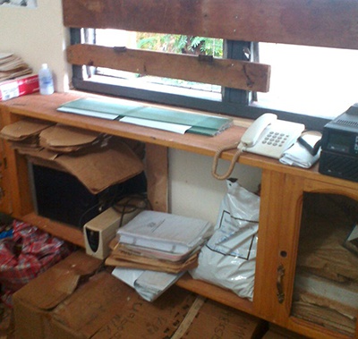 Alleged thieves entered the office braced with boards