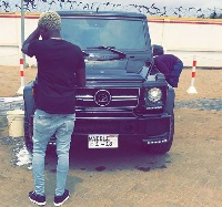 Criss Waddle shows off new hair style and car