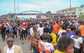 Scene of the funeral of kuduro singer Nagrelha