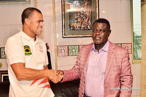 Steve Pollack in a hand shake with Dr Kwame Kyei