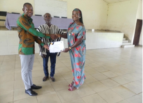 Augustina Nieweso receiving her scholarship