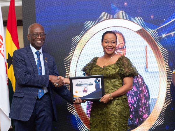 Maame Yaa Afriyie receiving her award