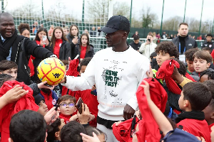 Sadio Mane with some children at Bourges FC