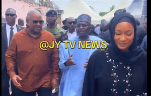 John Mahama (L) and Bawumia (M) in an inaudible conversation