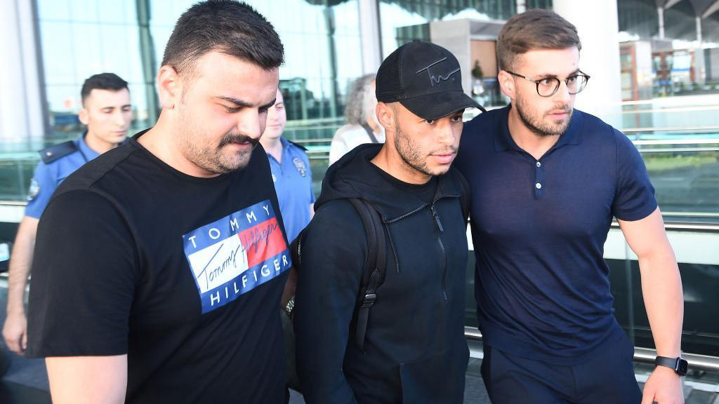 Tsohon dan wasan Liverpool, Alex Oxlade-Chamberlain (tsakiya)