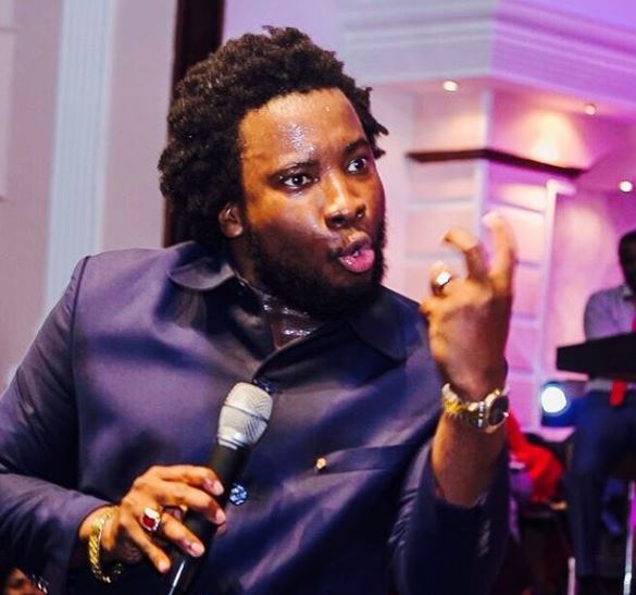Twitter ‘hangs’ Sonnie Badu over claimed acquisition of 3 degrees in 4 months