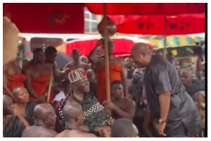 President Mahama is seen here exchanging pleasantries with the Asantehene