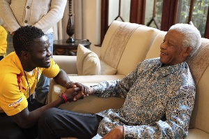 Muntari With Mandela 01Oct2010