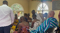 Bagbin exchanging pleasantries with Otumfuo Osei Tutu II