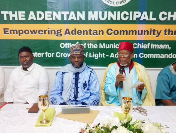 Sheikh Mutawakil Abubakar (second from left) with other imams