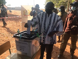 Vice president, Dr. Mahamudu  Bawumia casts his votes in Walewale
