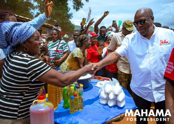 Mahama shaking the hand of a supporter at the durbar