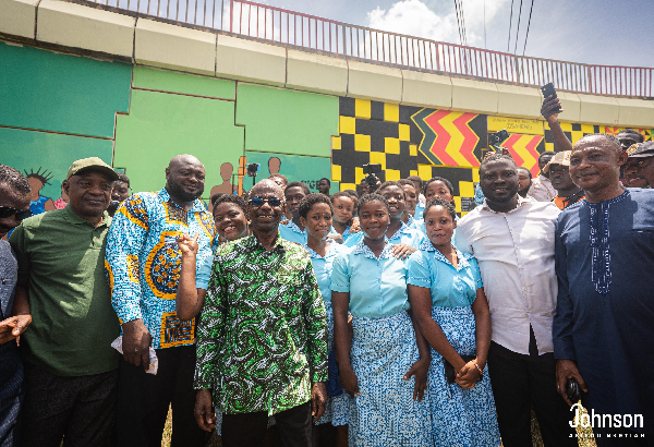 Johnson Aseidu Nketiah(NDC) with some students at Ashantifest